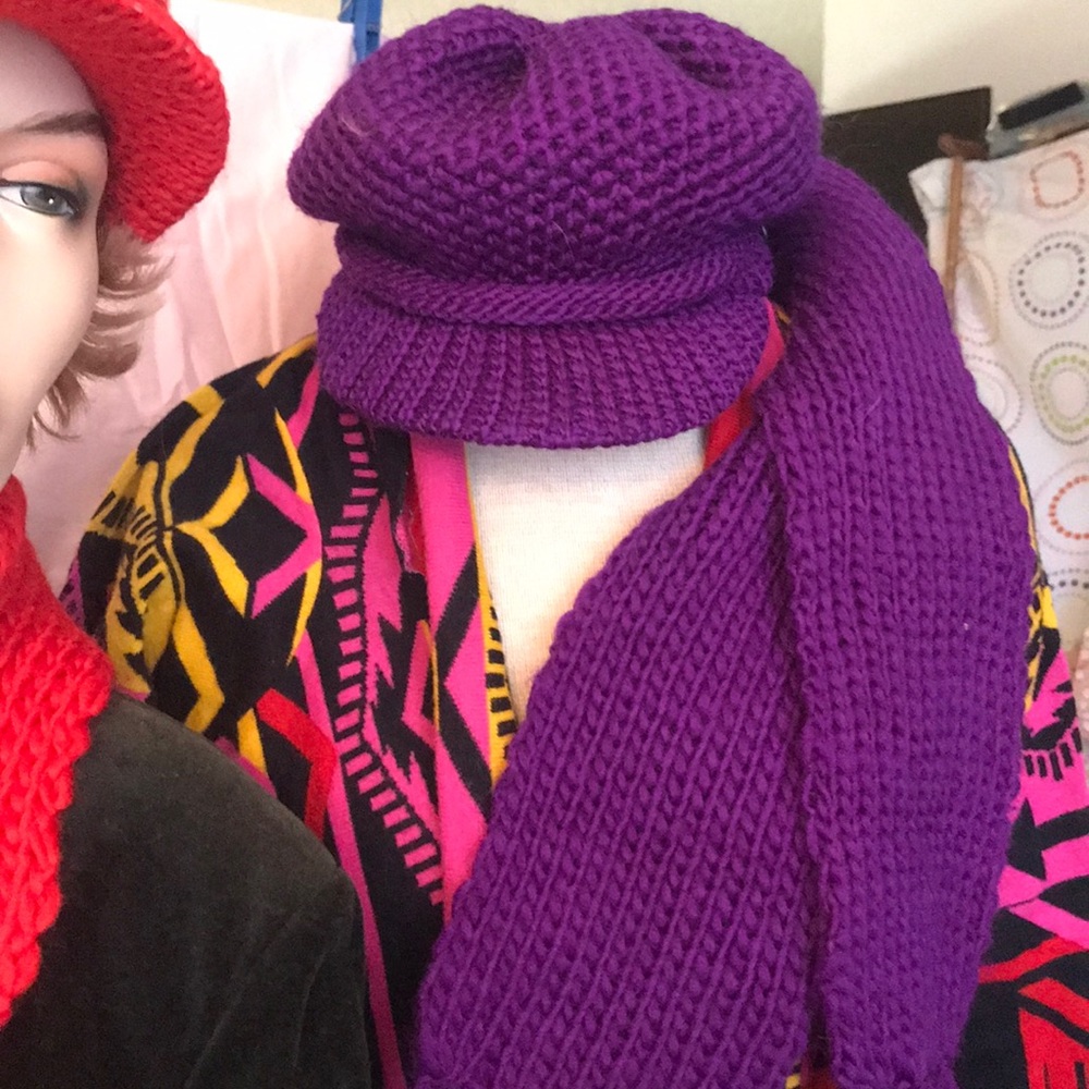 ๐ฅ2/15.00-Knitted bonnet and scarf - Set NWT - Picture 9 of 11